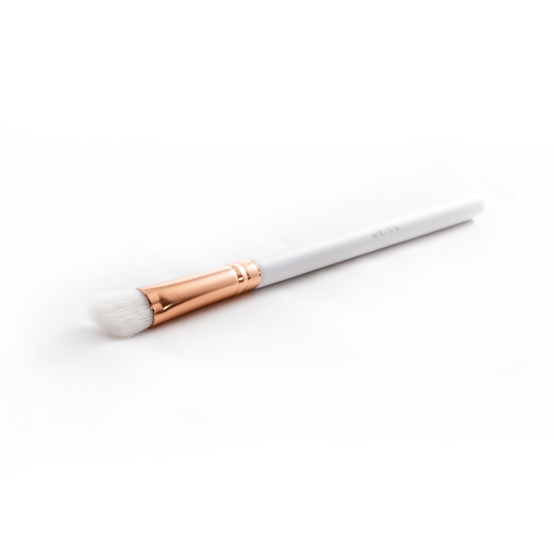 Angled Eyeshadow brush / make-up kwast wit 2