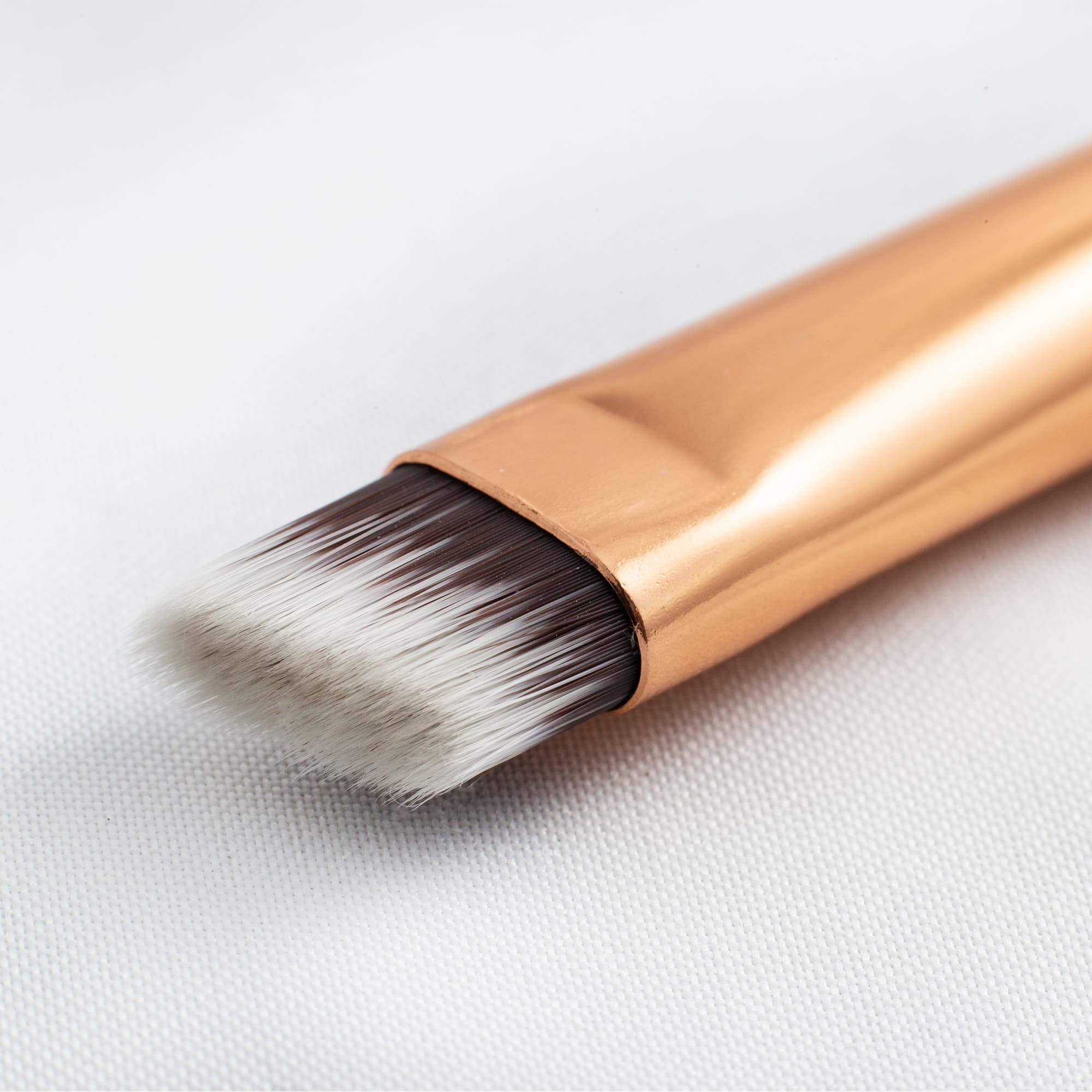 Angled Liner brush / make-up kwast wit