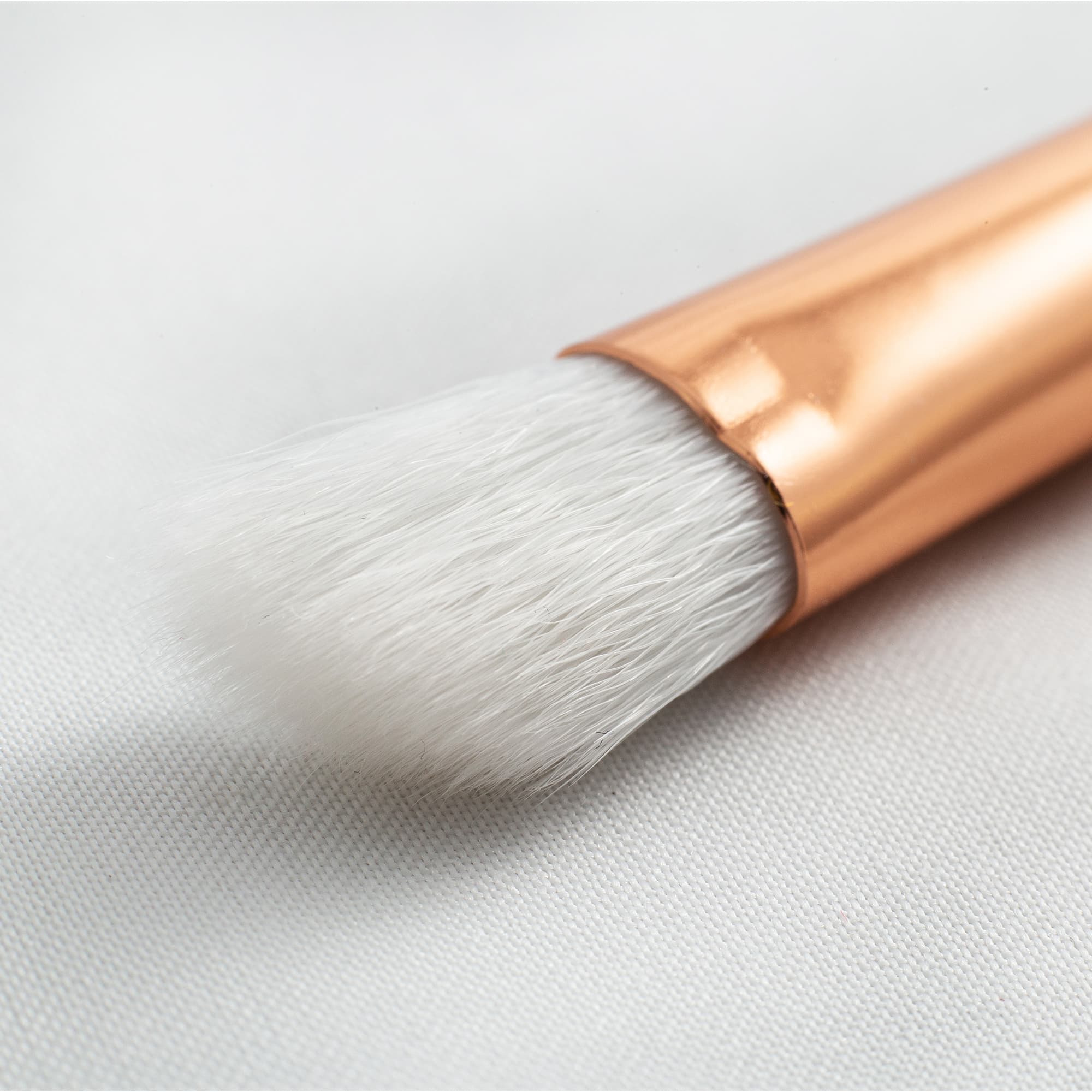 Angled Eyeshadow brush / make-up kwast wit