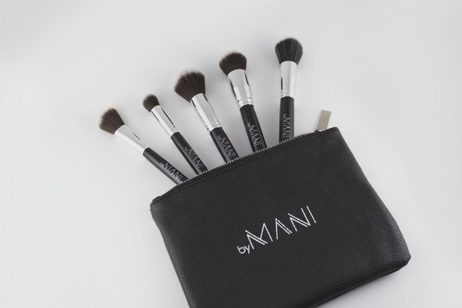 5-delige Professionele Make-up Kwastenset voor het Gezicht – Inclusief Zwarte Clutch